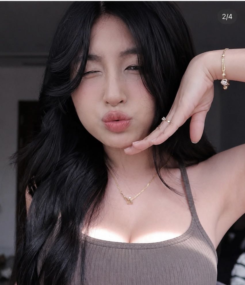 Lily from Vietnam on MookRun video call