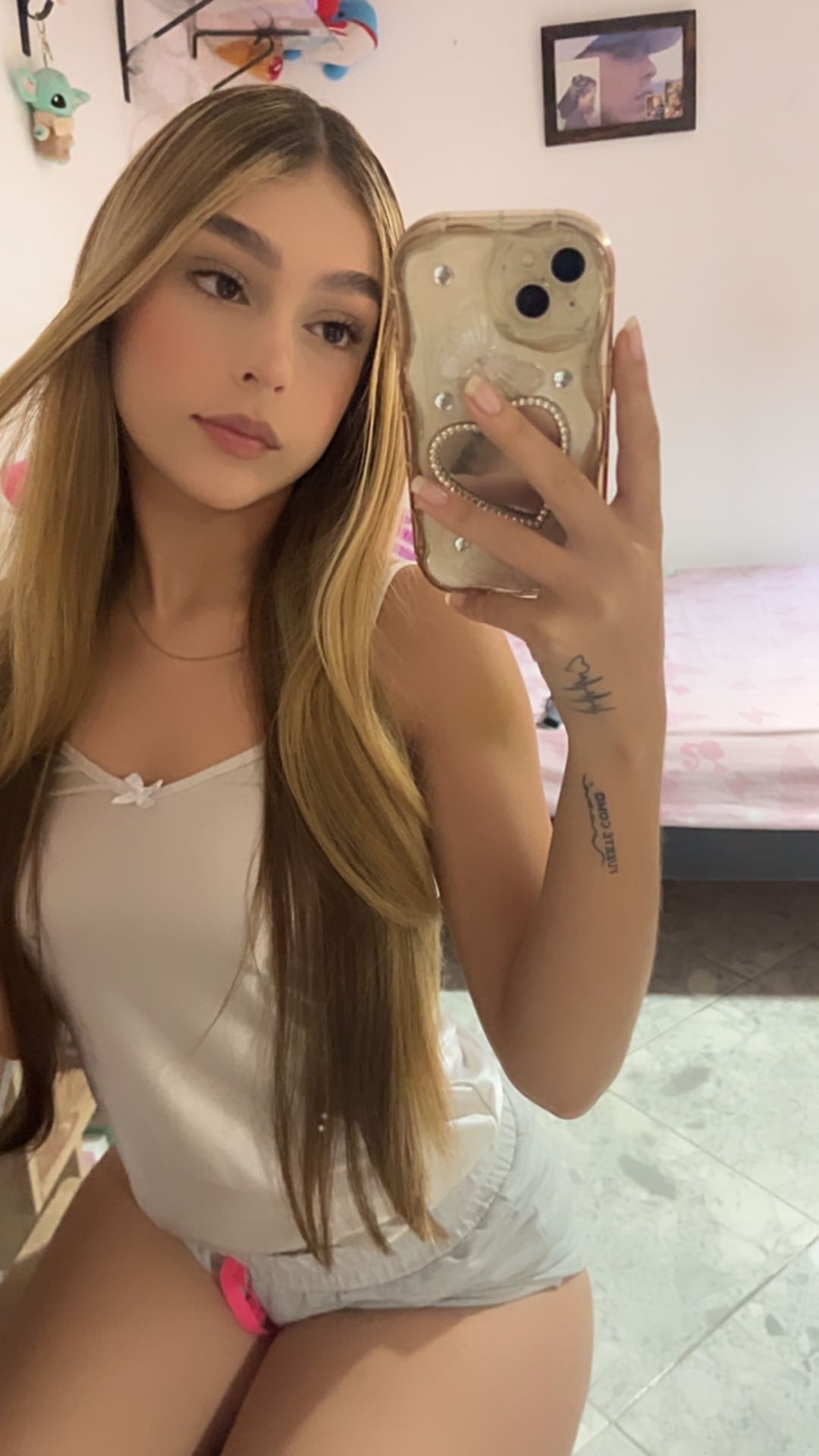 How to Meet Girls Online — MookRun Blog