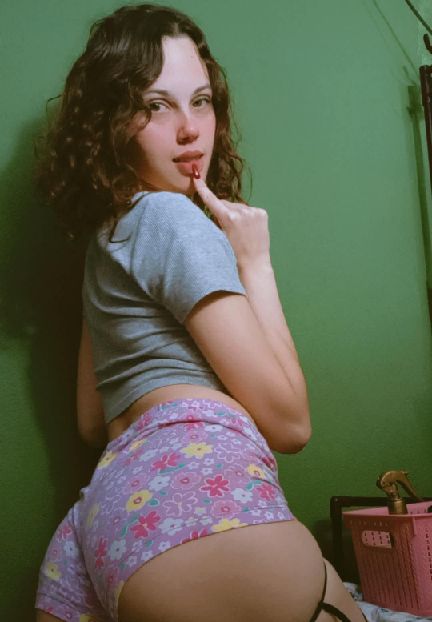 Zoe from UK on MookRun video chat