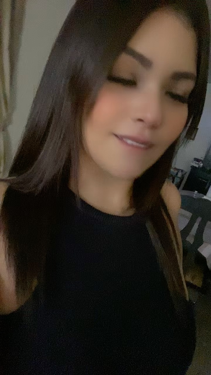 Adhara live video on MookRun