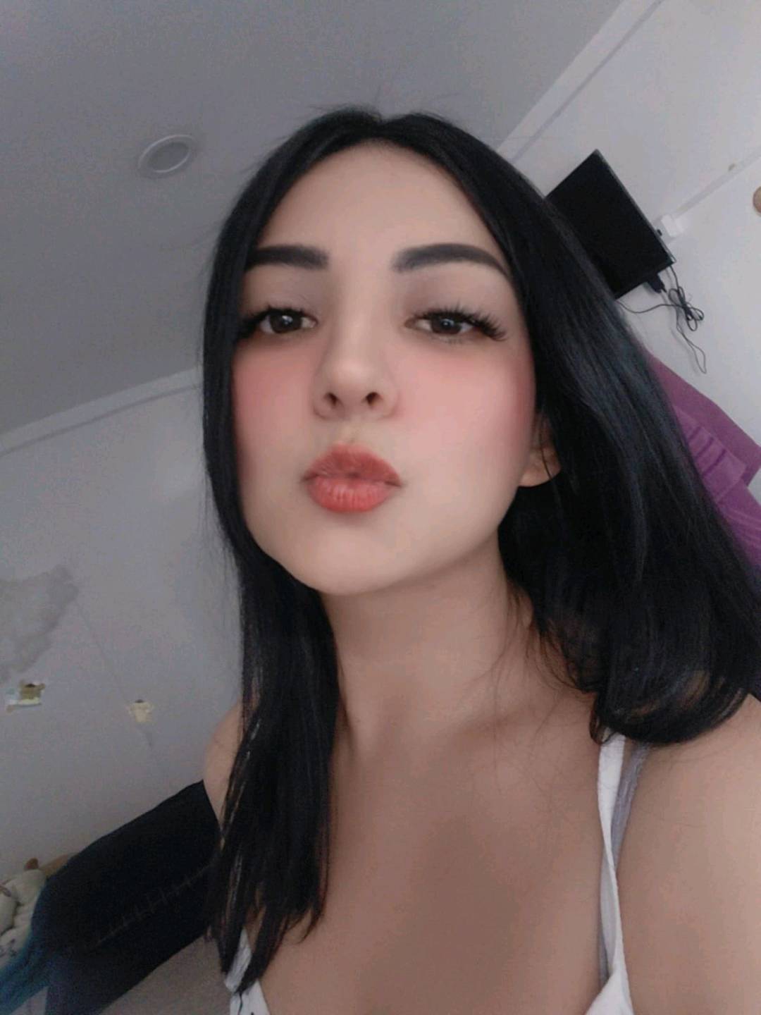 Lena live on MookRun random video chat